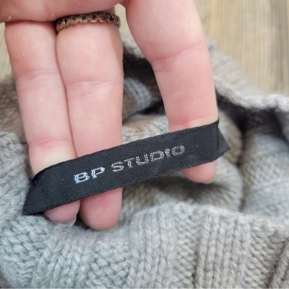 BP Studio Grey Turtleneck Sweater Medium - Picture 4 of 6